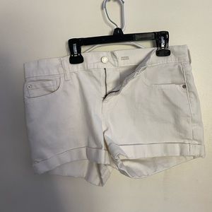white old navy boyfriend jean shorts